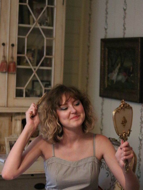 Quels sont les conseils pour choisir une brosse à cheveux en fonction de la densité des cheveux?